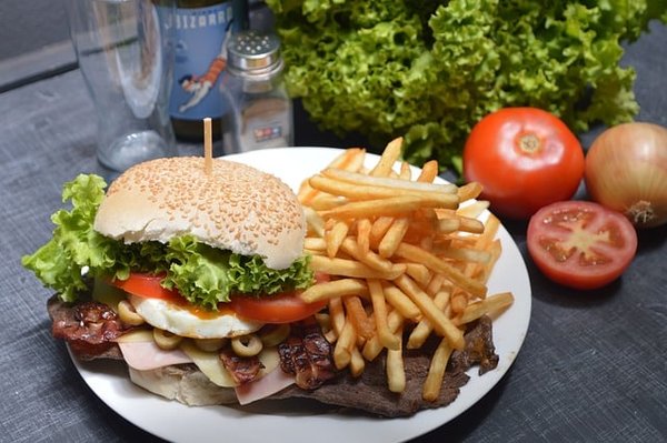 Les Aliments à Éviter Pour un Cholestérol sous Contrôle